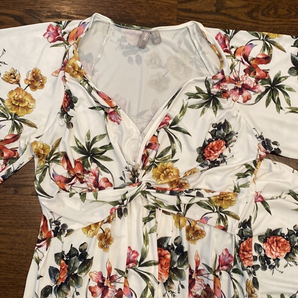 Beautiful maternity dress! - Picture 3 of 3